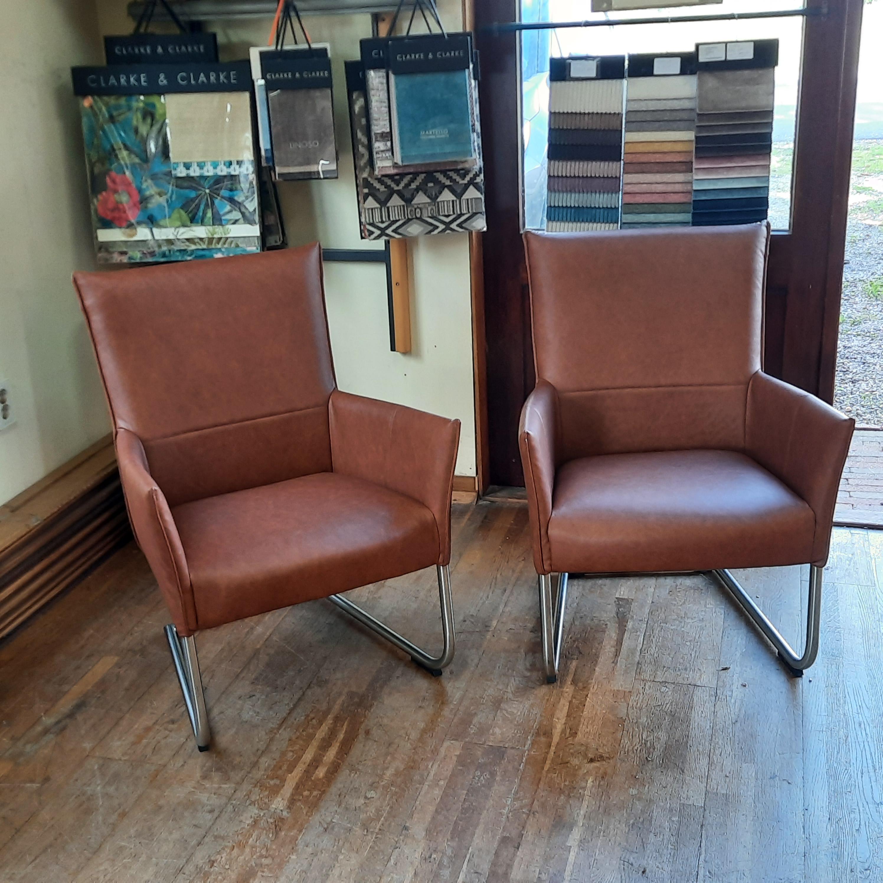Vervangen van de vulling en stoffering van eetkamerstoelen