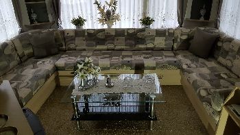 Voor en na resultaat van caravankussens bekleden